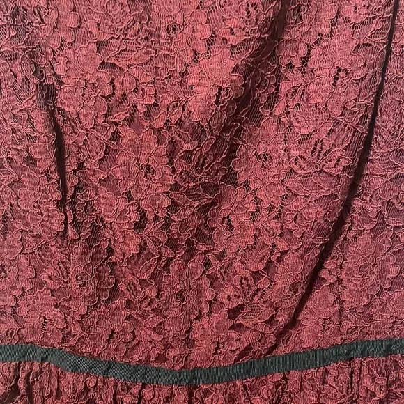 LOFT Women's Maroon Lace Dress Size 6P EUC - Picture 3 of 7